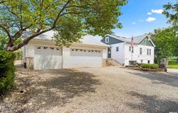 212 MCGINLEY Street, Washington, IL 61571