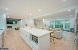 536 PERRY Drive, MOUNT LAUREL, NJ 08054