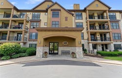 1320 Riverside Lane, Mendota Heights, MN 55118