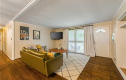 808 NE 62nd Street, Gladstone, MO 64118