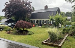 7 Boulevard E, Middletown, RI 02842