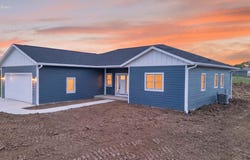 2906 Stonebrook Dr, Sheboygan, WI 53081