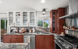 5402 S EDGEWOOD Dr, Holladay, UT 84117
