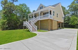423 Royal Oak Drive, Pass Christian, MS 39571