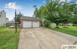 29 Wintergreen Avenue, Edison, NJ 08820