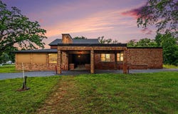 675 10th Street, Plainwell, MI 49080
