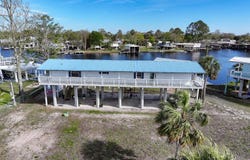 27 SE 228TH ST, Suwannee, FL 32680