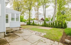 25 Pensaukee Ave, North Providence, RI 02911