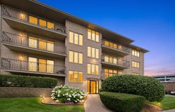9514 S Kilbourn Avenue, Oak Lawn, IL 60453