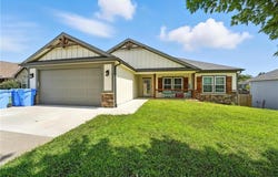 225 S Melrose Lane, Tonganoxie, KS 66086