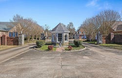 15 Weatherstone Drive, Jackson, TN 38305