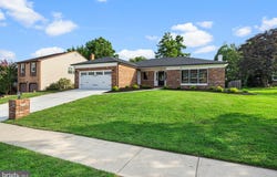 10 WARWICK COURT, MOUNT LAUREL, NJ 08054