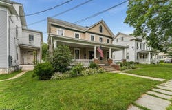 20 W Stewart St, Washington Boro, NJ 07882-1320