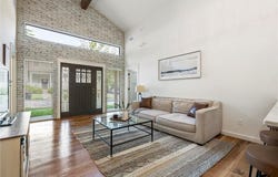 327  S East  AVE, Fayetteville, AR 72701
