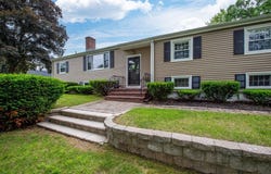 7 Perkins Row, Topsfield, MA 01983