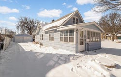 16 Sycamore Street E, Saint Paul, MN 55117