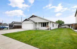 4608 John Deere Dr, Pasco, WA 99301