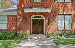 208 Rolling Hill Drive, La Grange, TX 78945