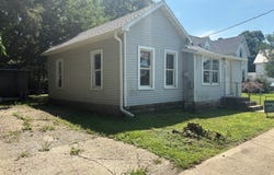 150 E Chestnut St, Roseville, IL 61473