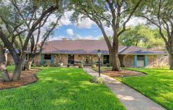 5613 Oakmont Lane, Fort Worth, TX 76112