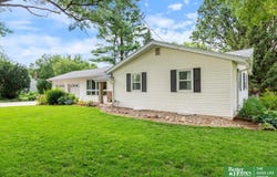 7804 Keystone Drive, Omaha, NE 68134