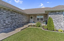 1331 S Venice Avenue, Republic, MO 65738