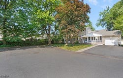 14 Kemp Dr, Springfield Twp., NJ 07081-2906