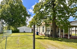 703 West Street, Flora, IL 62839