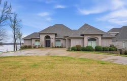 5918 Riviera Dr, Benton, AR 72019