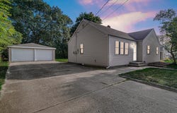 912 Riverlane Drive, Lake Station, IN 46405