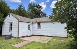 607 Ohio Ave NW, Huron, SD 57350