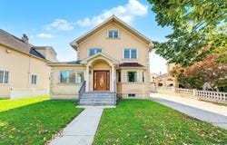 30 North Drive, Whitestone, NY 11357