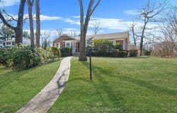 10 Beacon Hill Drive, Stony Brook, NY 11790