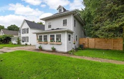 1290 13th St, IA 52302