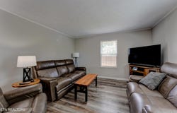 8225 Cricket Rd, Powell, TN 37849