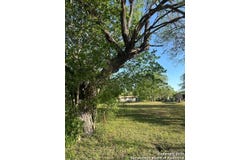 207 River Road, La Vernia, TX 78121