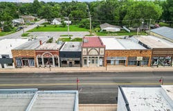 232 E Main Street, Gentry, AR 72734