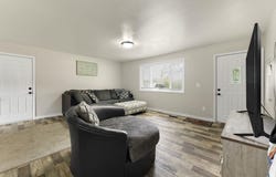 300 E Pickwick Drive, Syracuse, IN 46567