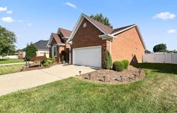 4912 Hunters Point Cir, Louisville, KY 40216