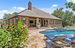 390 Hawthorne LOOP, Driftwood, TX 78619