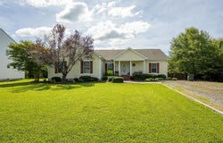 102 Pine Ridge Ln, Farmville, VA 23901