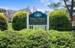 11 Wateredge Court, Oakdale, NY 11769