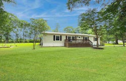 3201 Safer Dr, Slaughter, LA 70777