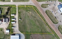647 E 1st St, Lucas, KS 67648