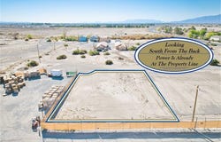 1360 E Arrowhead Street, Pahrump, NV 89048