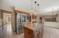 3967 S Victoria Cir, New Berlin, WI 53151