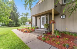 4844 Grenwich Way N, Oakdale, MN 55128