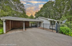 1094 Maple Lake Drive, Lehman, PA 18324