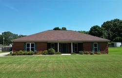 166 BELLVIEW Drive, Deatsville, AL 36022