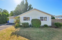 820 NE COCHRAN AVE, Gresham, OR 97030